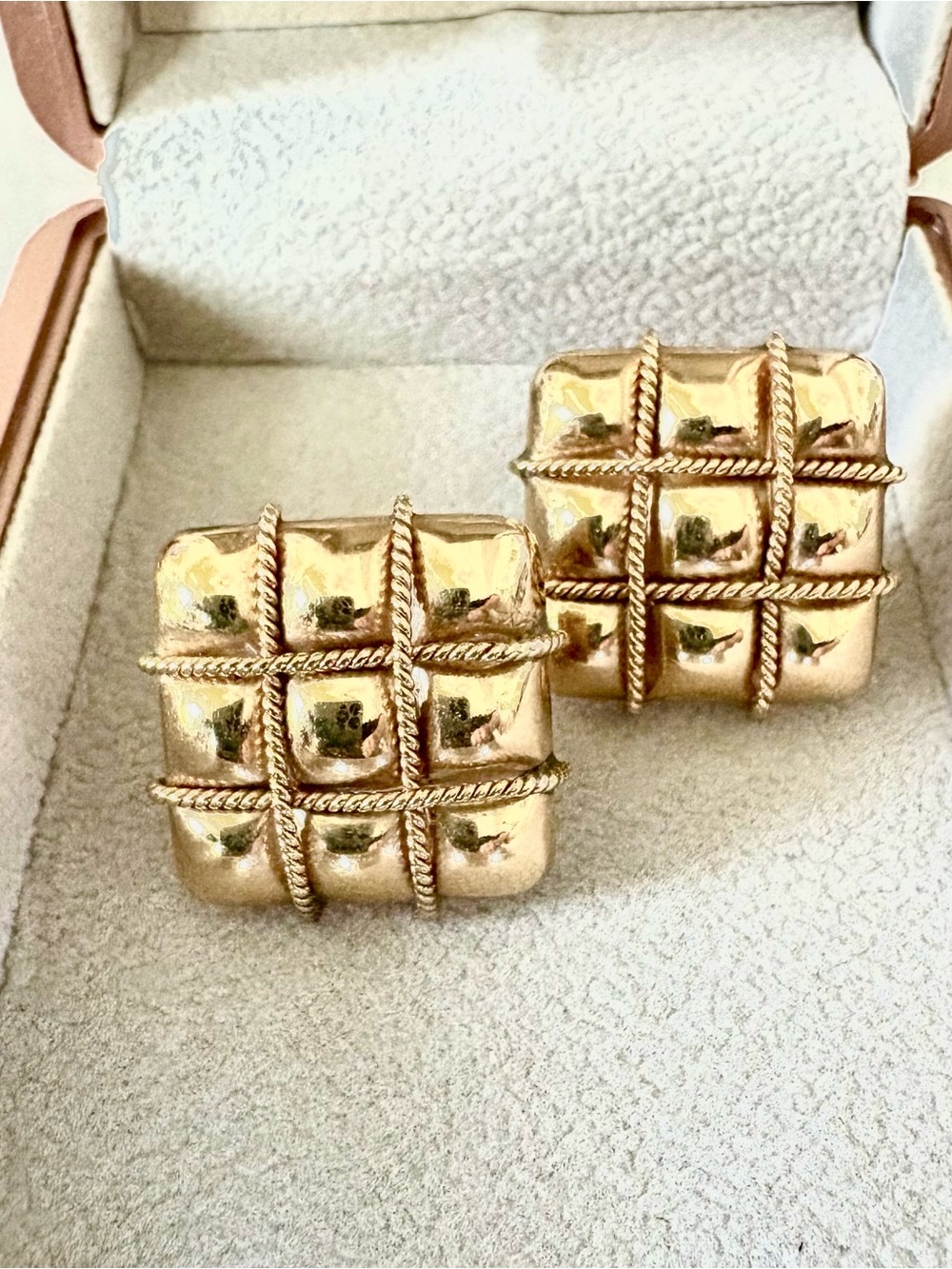 14K GOLD Grid-Pattern Statement Pierced Earrings Stunning ! - Picture 4 of 12